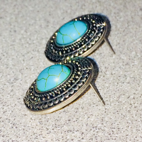â SOLD â Old World Turquoise Stud Earrings - Picture 4 of 5